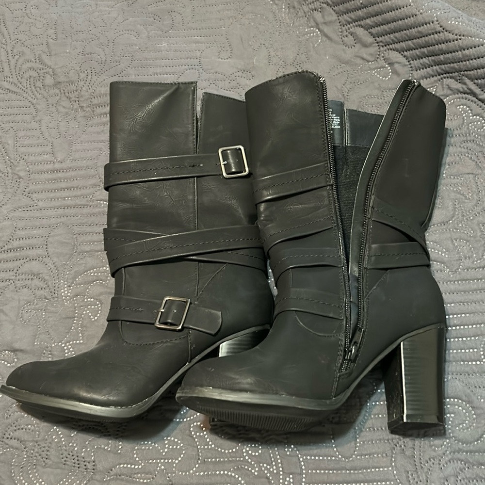 Black heeled boots